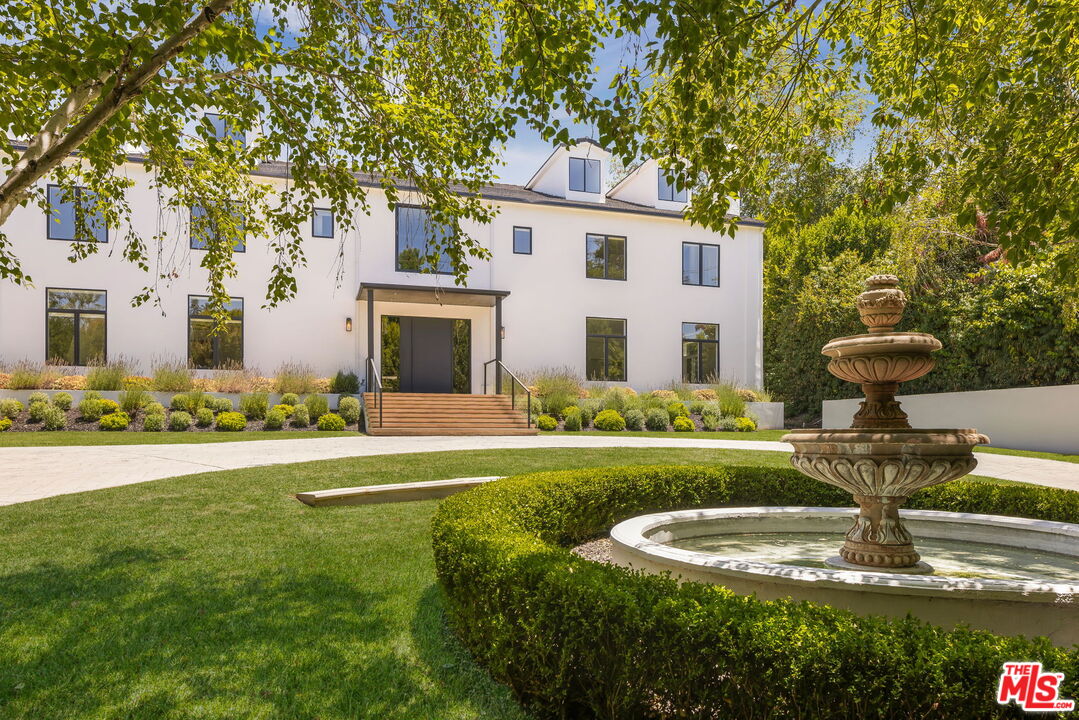 4322 Hayvenhurst Ave