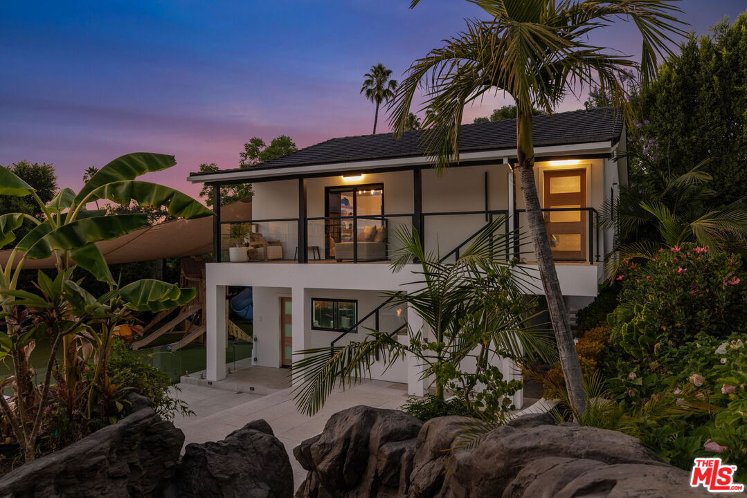 4322 Hayvenhurst Ave