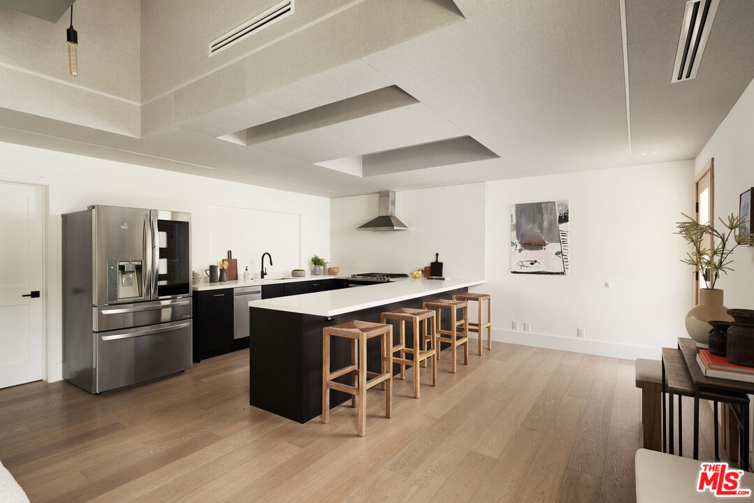 4322 Hayvenhurst Ave