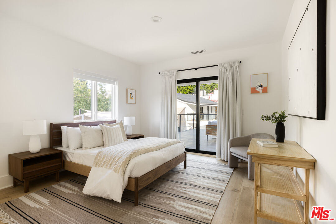 4322 Hayvenhurst Ave