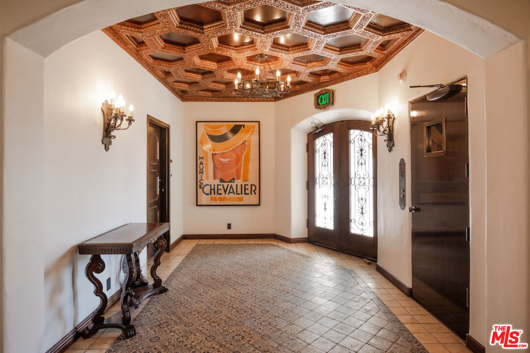 1302 Sweetzer Ave Unit: 302