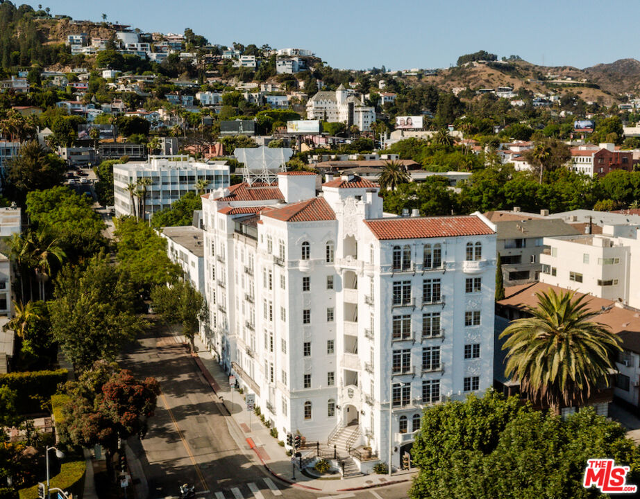 1302 Sweetzer Ave Unit: 302