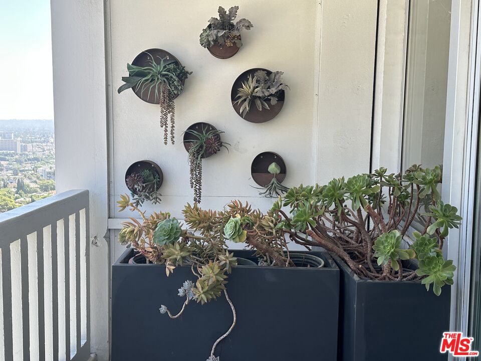 999 N Doheny Dr Unit: 1005