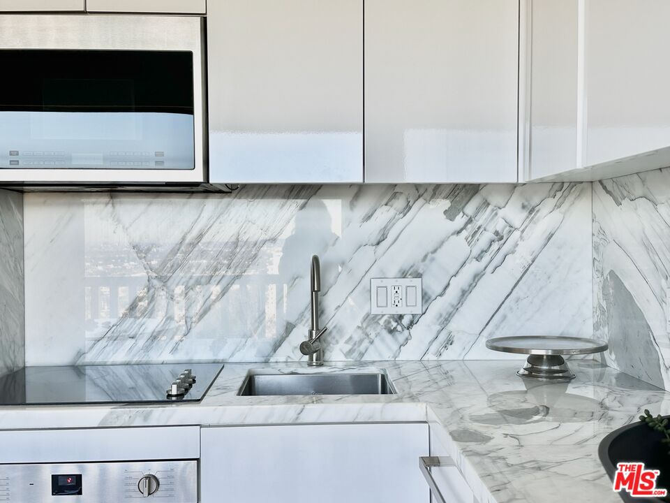 999 N Doheny Dr Unit: 1005