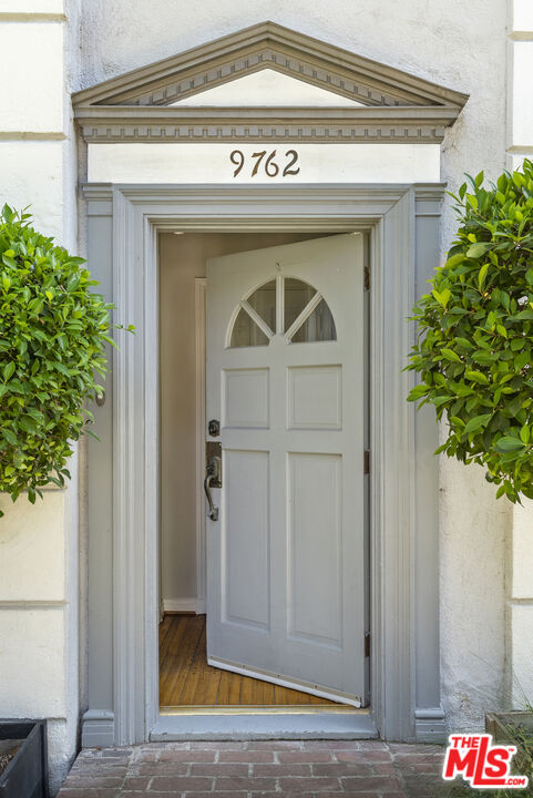 9762 Gregory Way