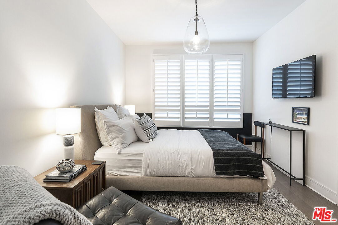 1400 N Fuller Ave Unit: 12