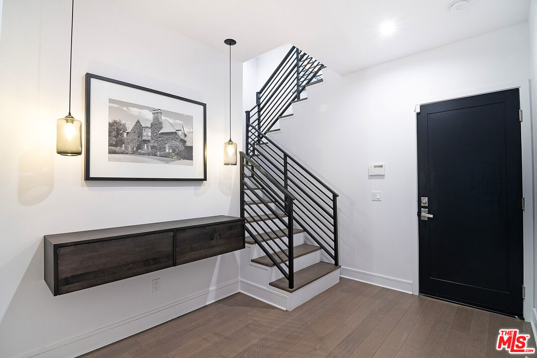 1400 N Fuller Ave Unit: 12