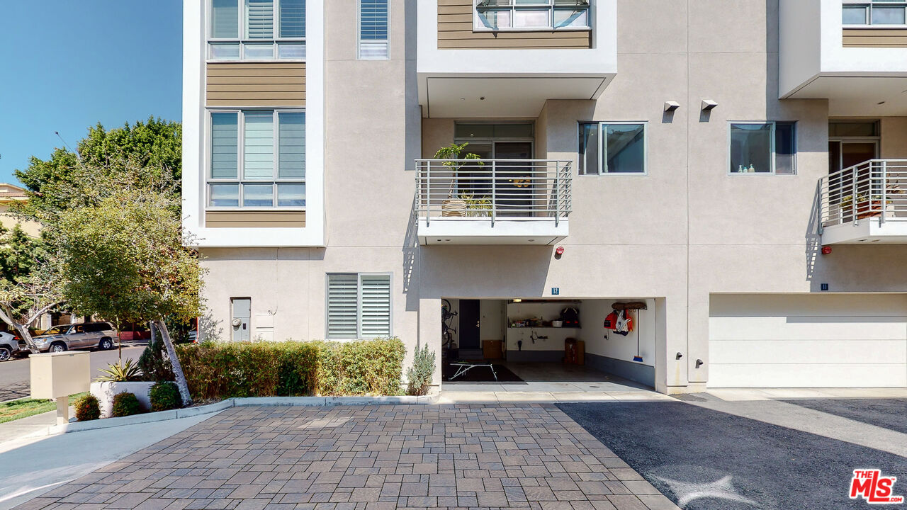 1400 N Fuller Ave Unit: 12