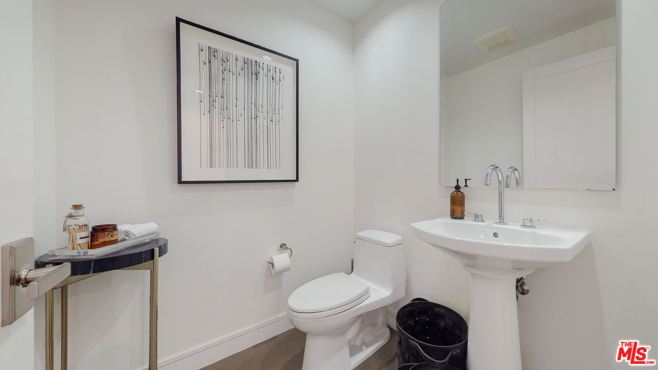 1400 N Fuller Ave Unit: 12