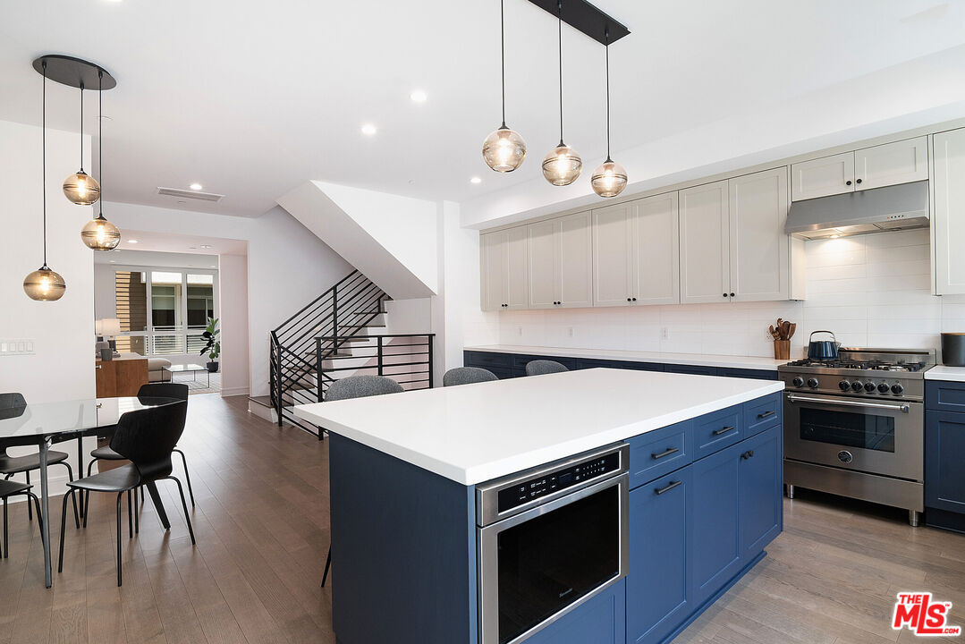 1400 N Fuller Ave Unit: 12