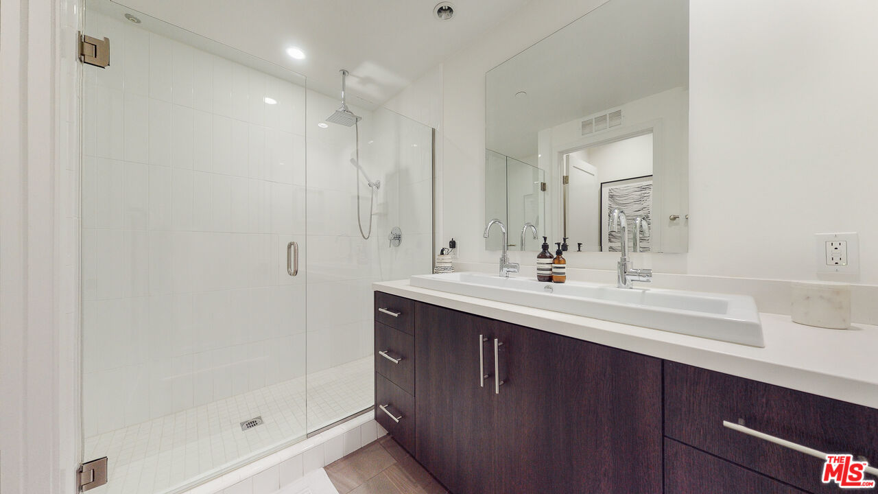 1400 N Fuller Ave Unit: 12