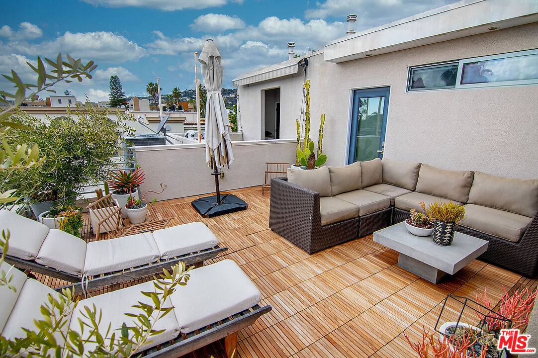 1400 N Fuller Ave Unit: 12