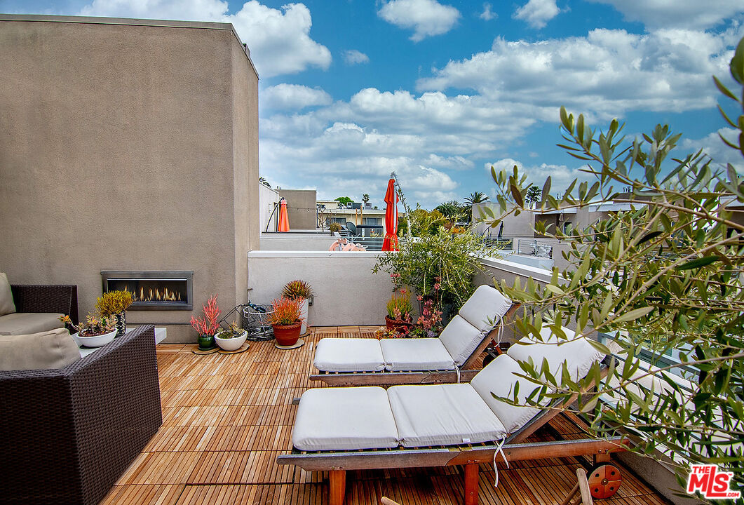 1400 N Fuller Ave Unit: 12