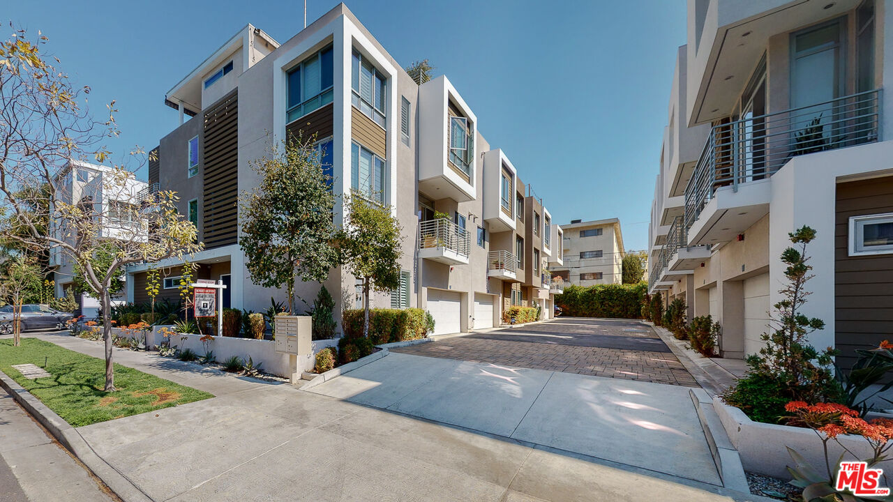 1400 N Fuller Ave Unit: 12