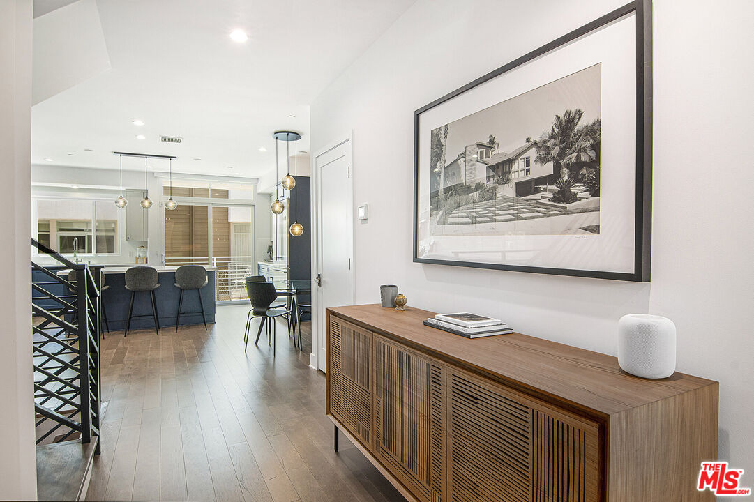 1400 N Fuller Ave Unit: 12