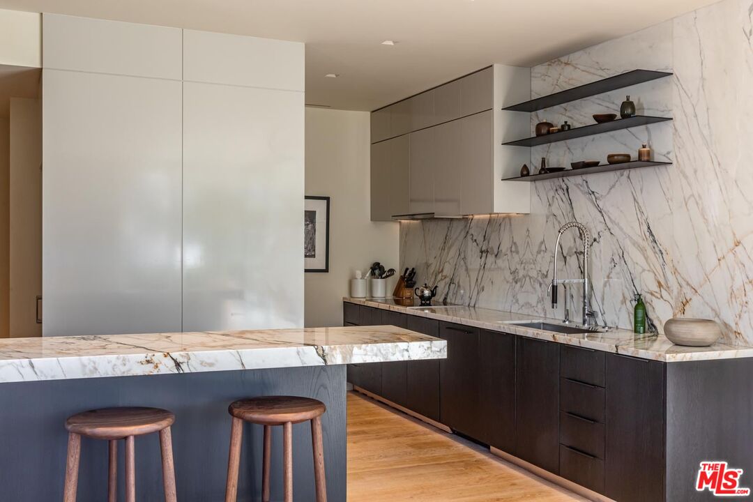 9255 Doheny Rd Unit: 1901