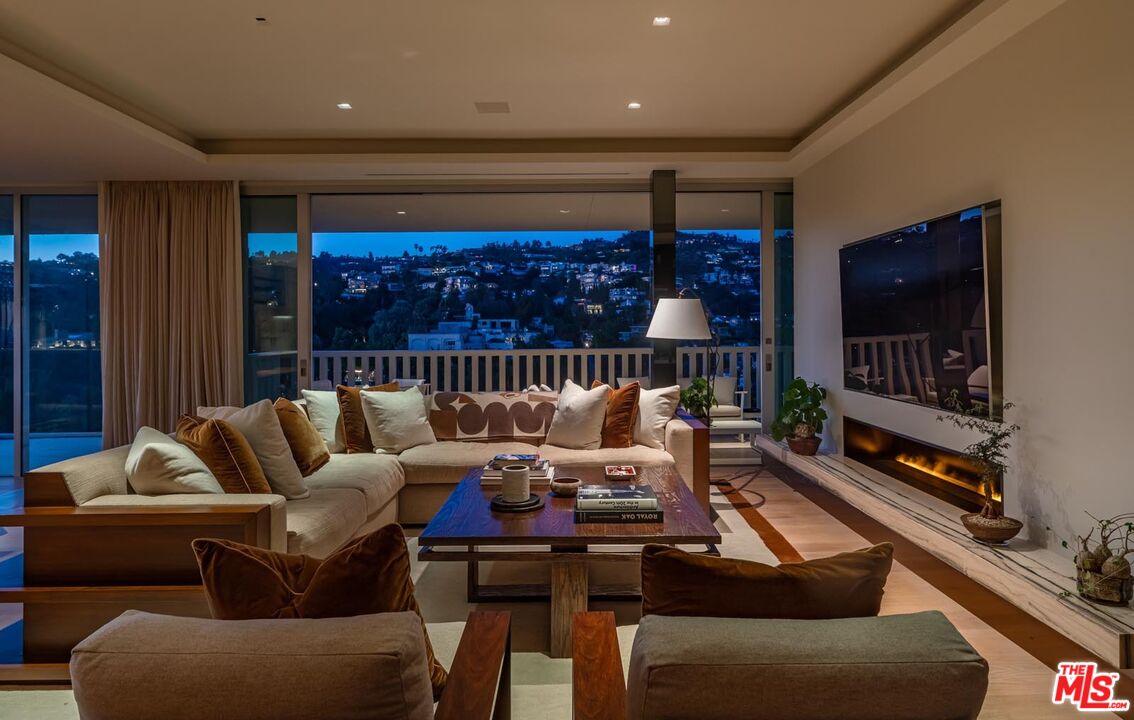 9255 Doheny Rd Unit: 1901