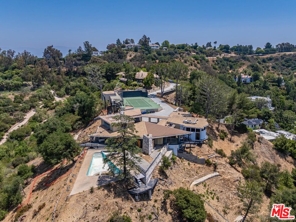 2859 Coldwater Canyon Dr