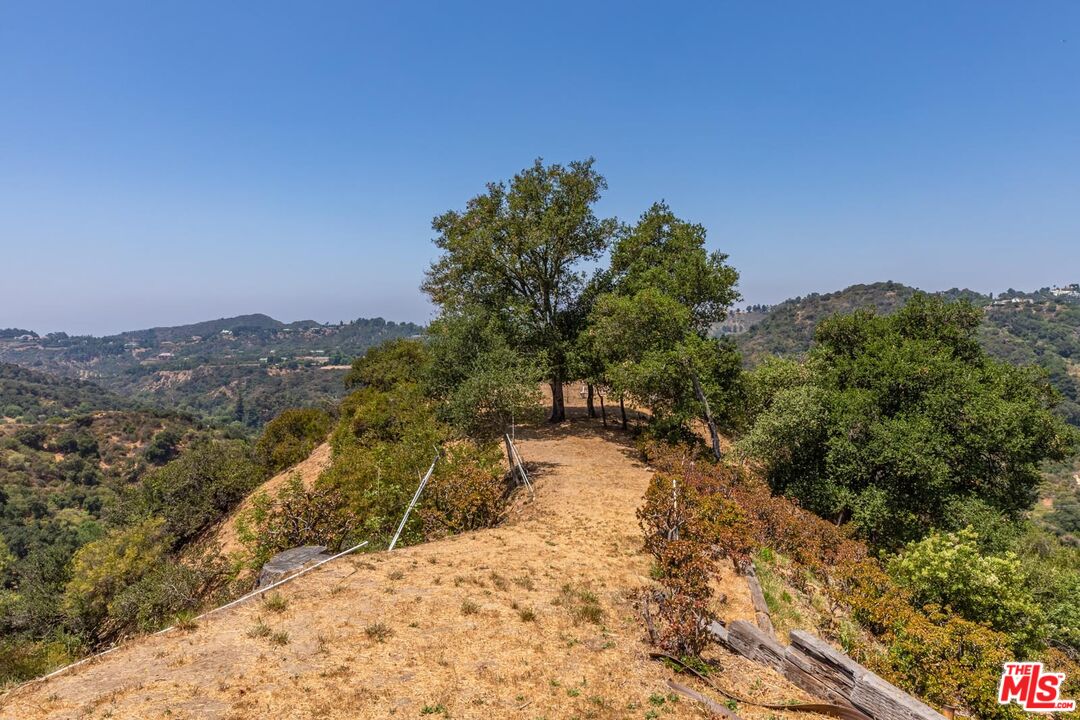 2859 Coldwater Canyon Dr