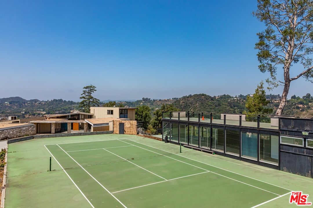 2859 Coldwater Canyon Dr