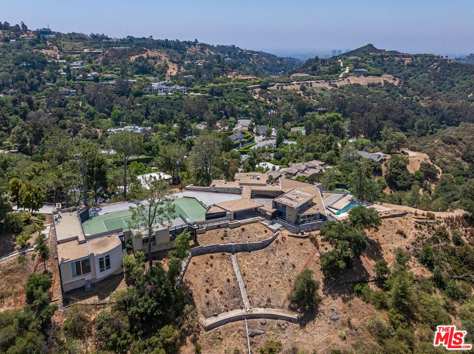 2859 Coldwater Canyon Dr