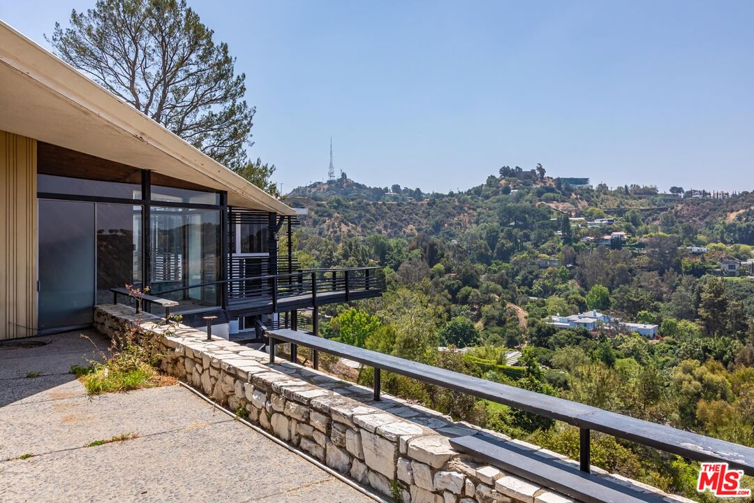 2859 Coldwater Canyon Dr