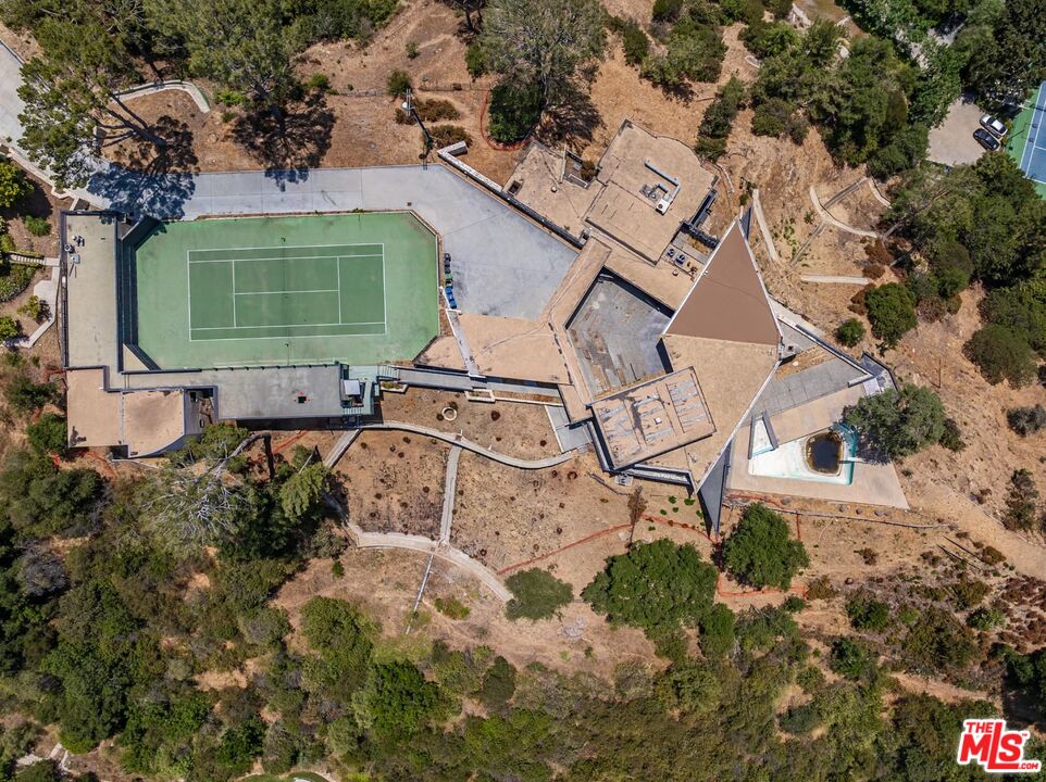 2859 Coldwater Canyon Dr