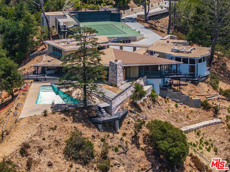 2859 Coldwater Canyon Dr