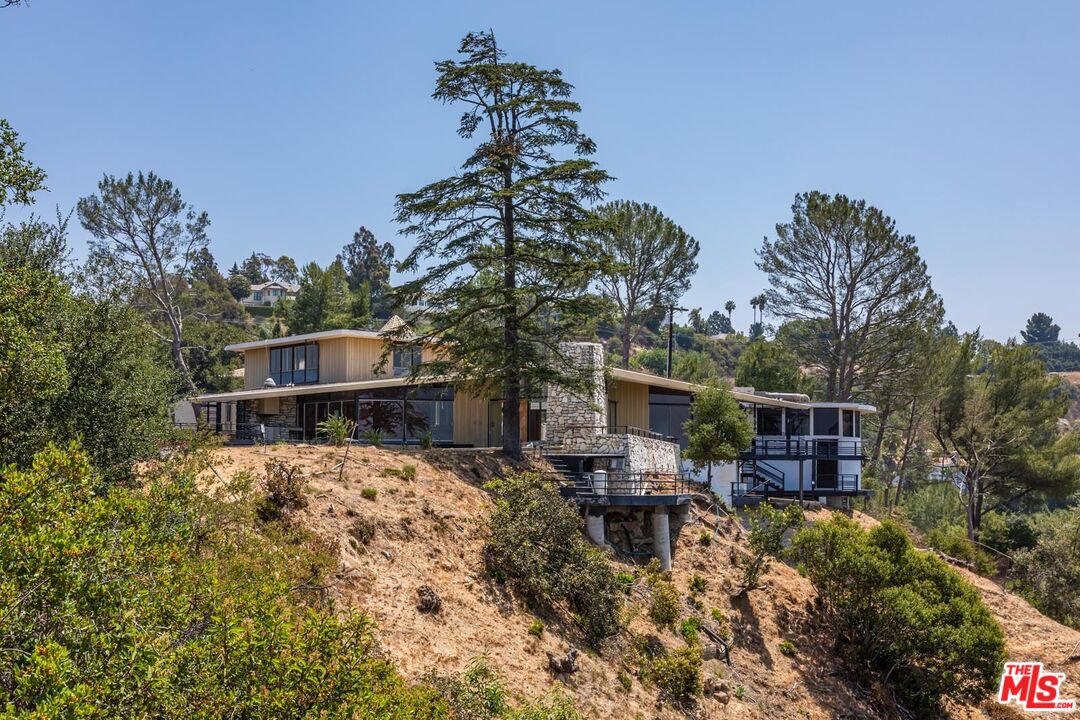 2859 Coldwater Canyon Dr