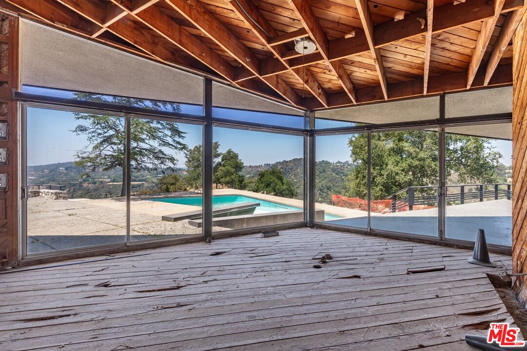 2859 Coldwater Canyon Dr