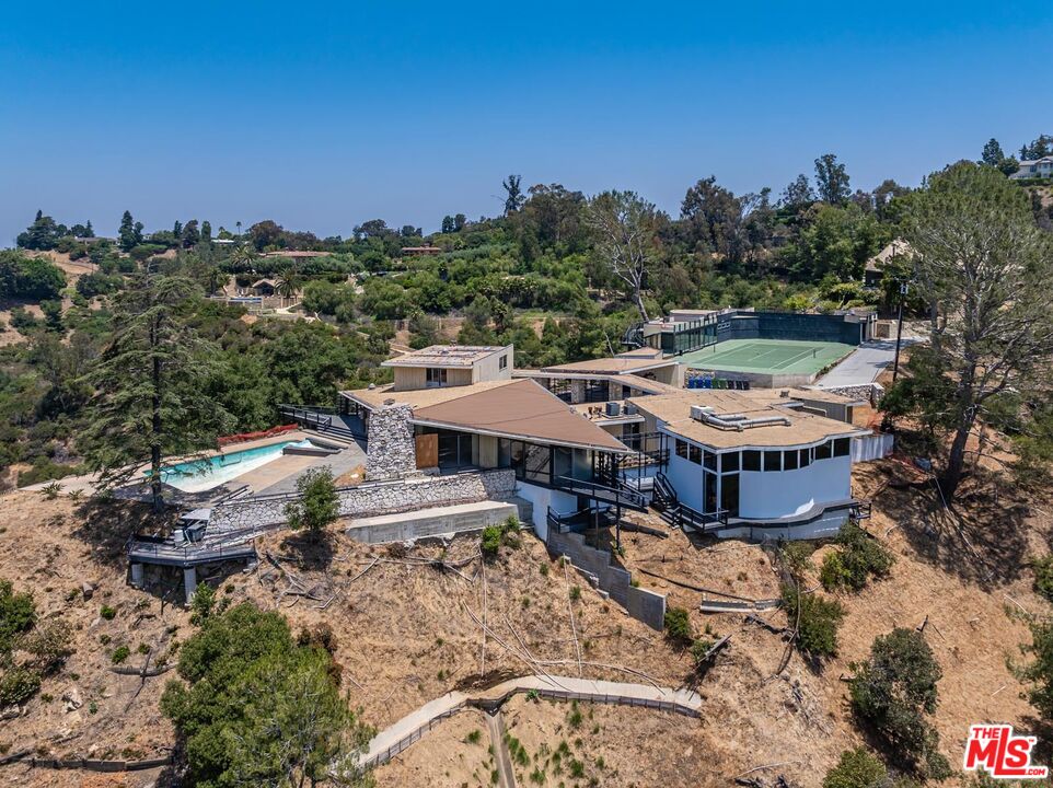 2859 Coldwater Canyon Dr