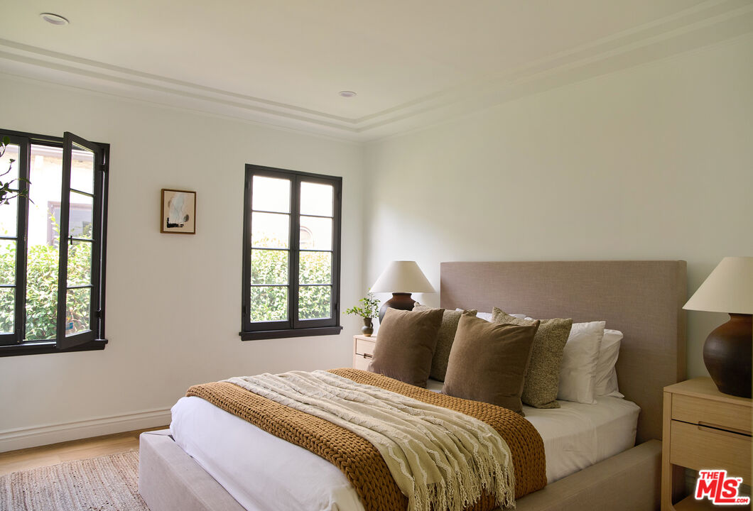 6206 Lindenhurst Ave