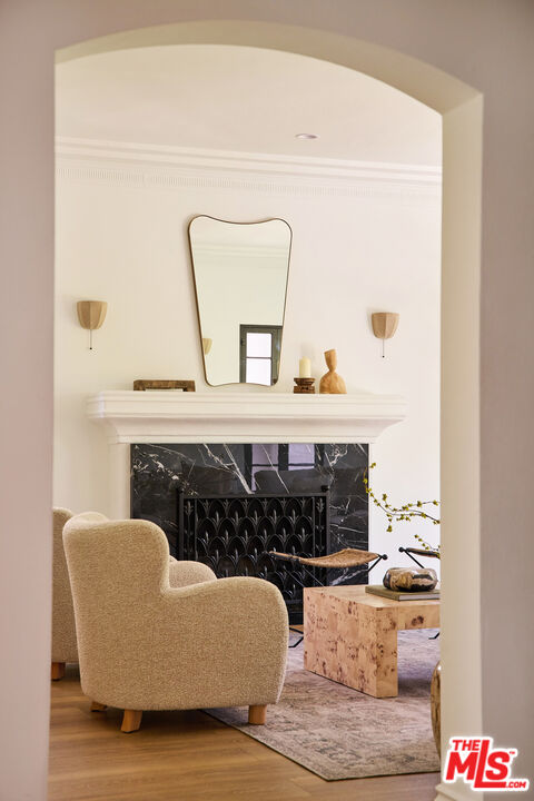 6206 Lindenhurst Ave