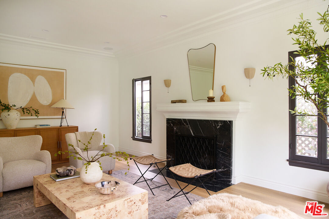 6206 Lindenhurst Ave