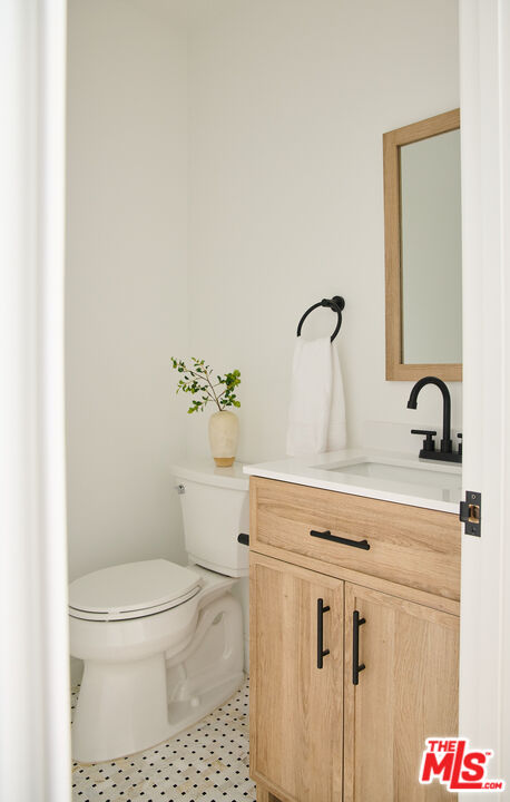 6206 Lindenhurst Ave