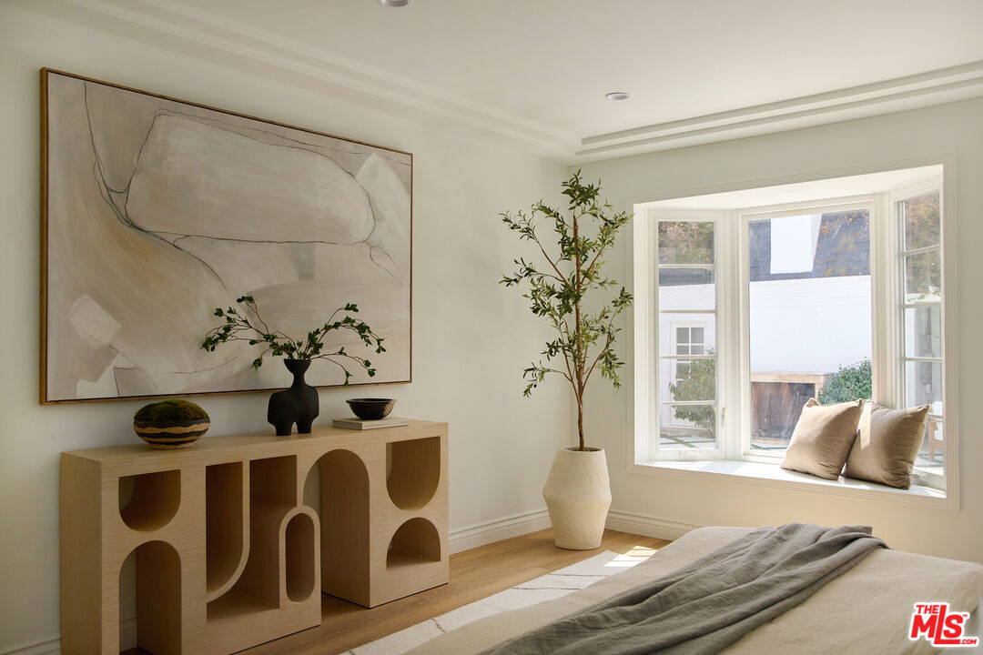 6206 Lindenhurst Ave