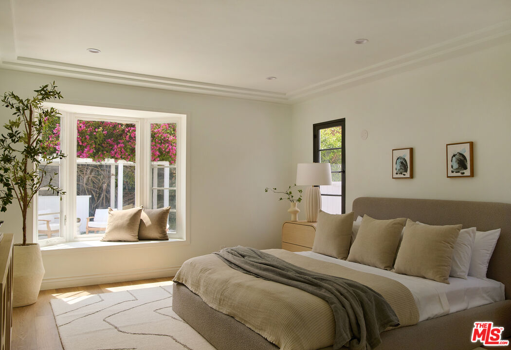 6206 Lindenhurst Ave