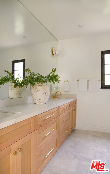 6206 Lindenhurst Ave