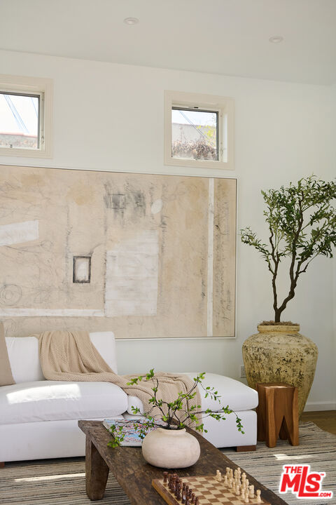 6206 Lindenhurst Ave