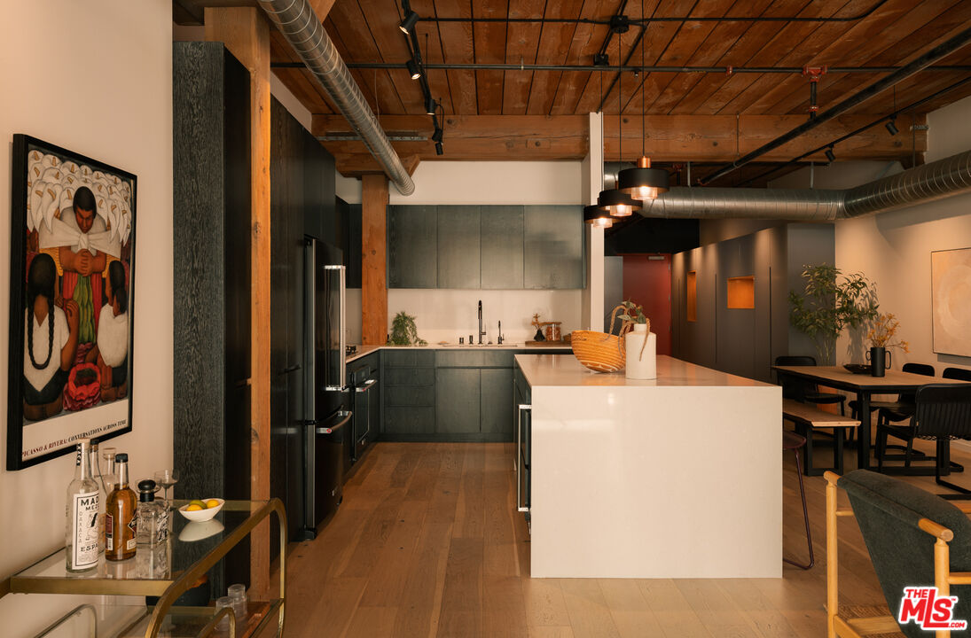 530 S Hewitt St Unit: 443