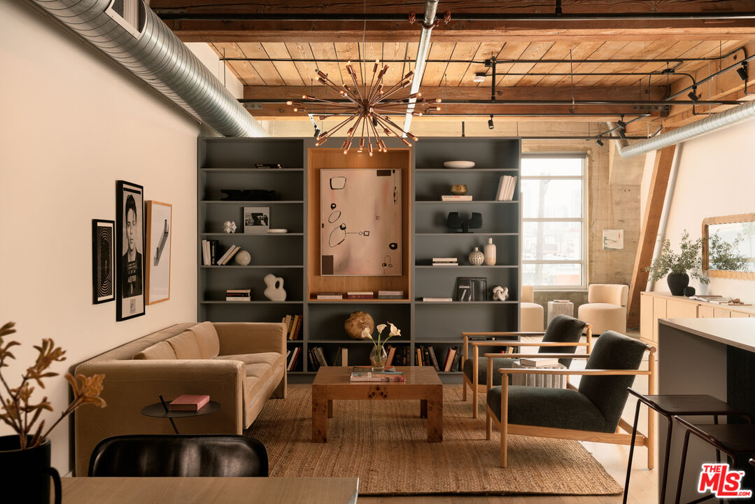 530 S Hewitt St Unit: 443