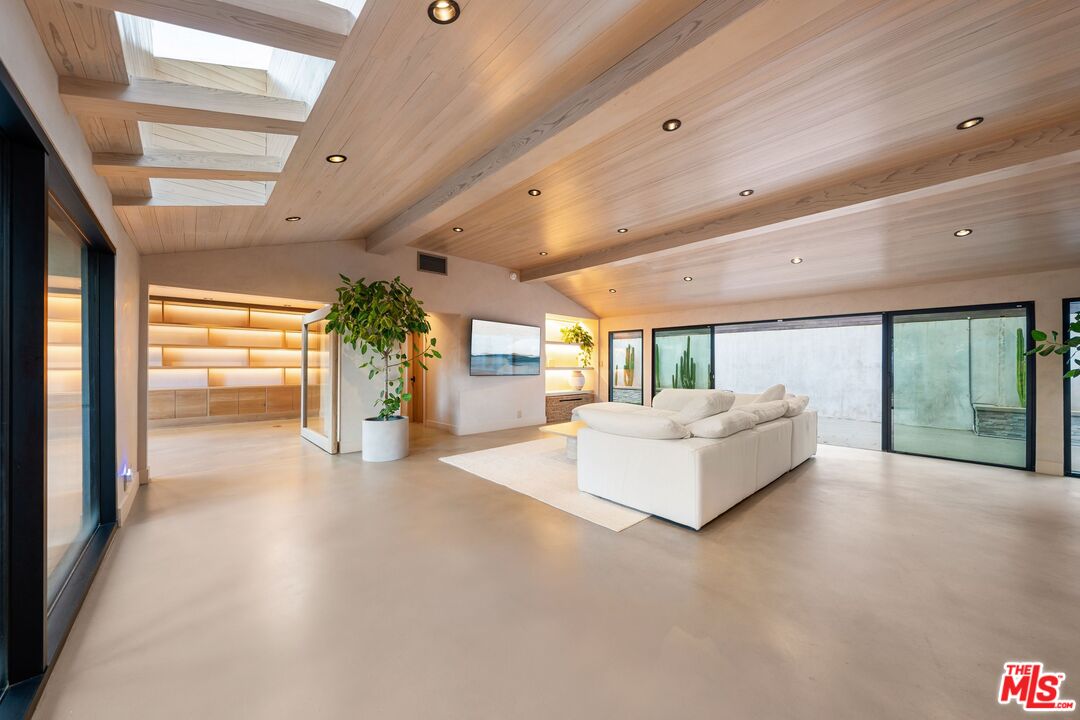 3627 Woodhill Canyon Rd