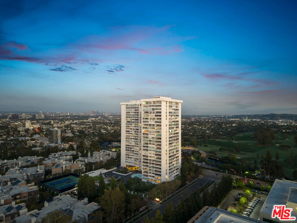 2220 Avenue Of The Stars Unit: 2205