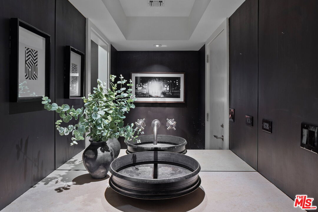 2220 Avenue Of The Stars Unit: 2205