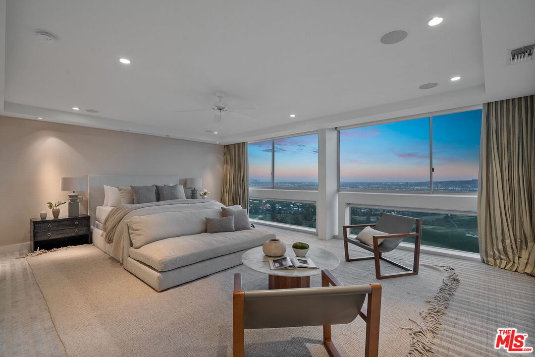 2220 Avenue Of The Stars Unit: 2205