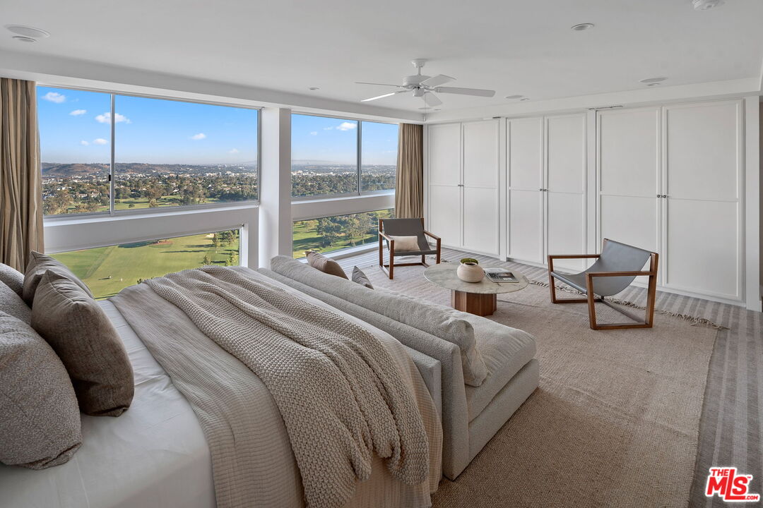 2220 Avenue Of The Stars Unit: 2205