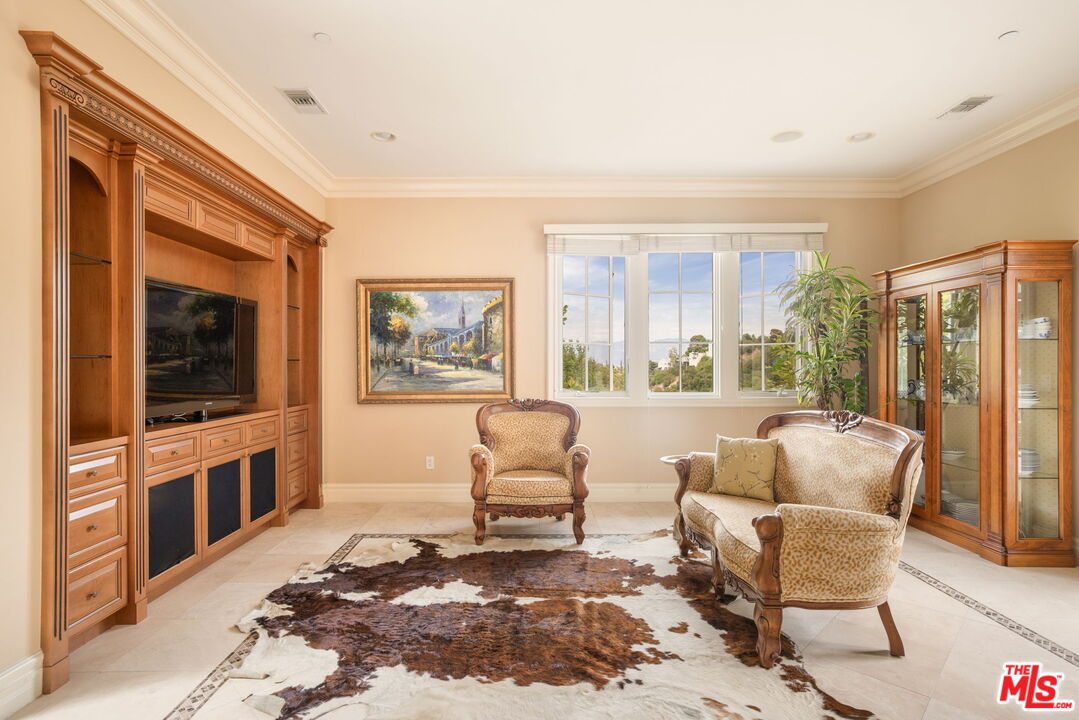 3691 Benedict Canyon Ln