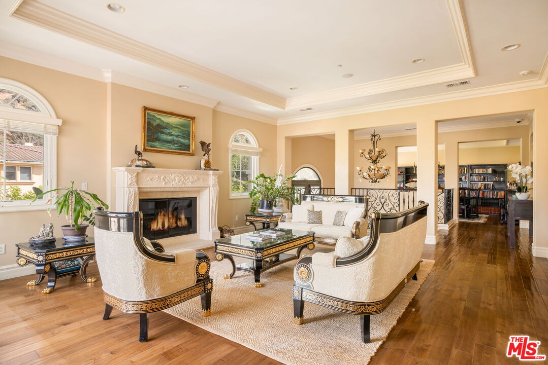 3691 Benedict Canyon Ln