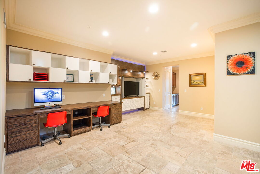 3691 Benedict Canyon Ln