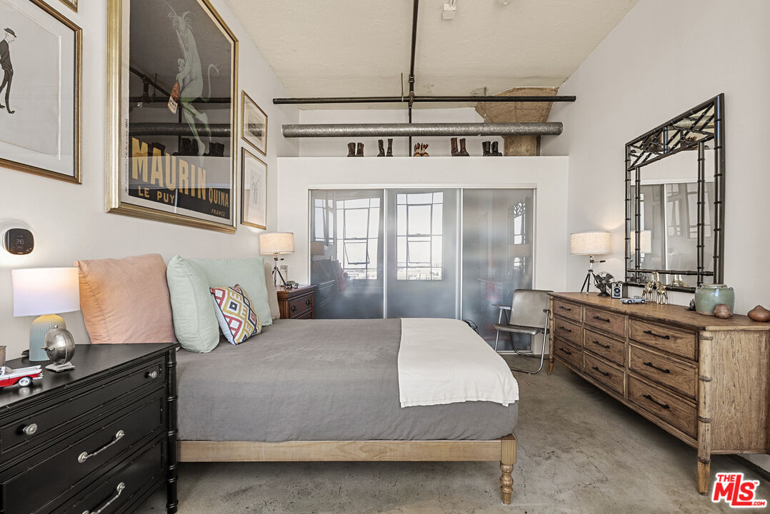 315 E 8th St Unit: 1004